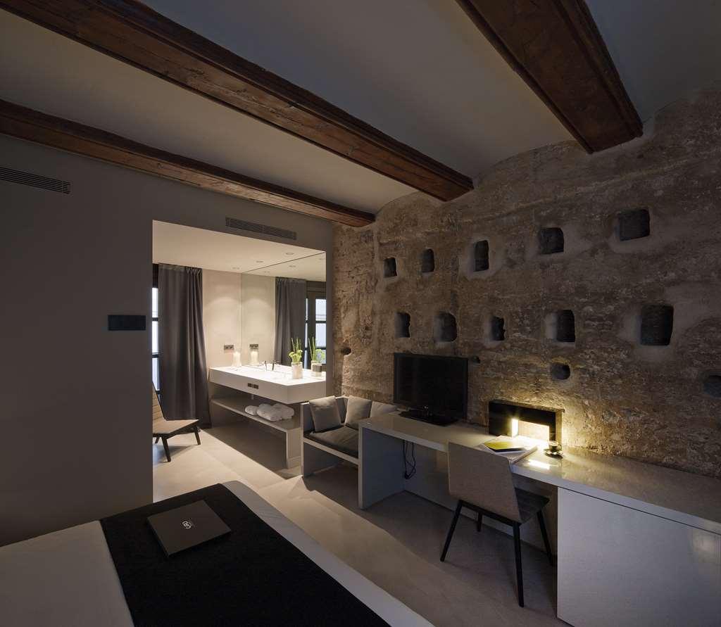 Caro Hotel Βαλένθια Δωμάτιο φωτογραφία A room at the hotel
