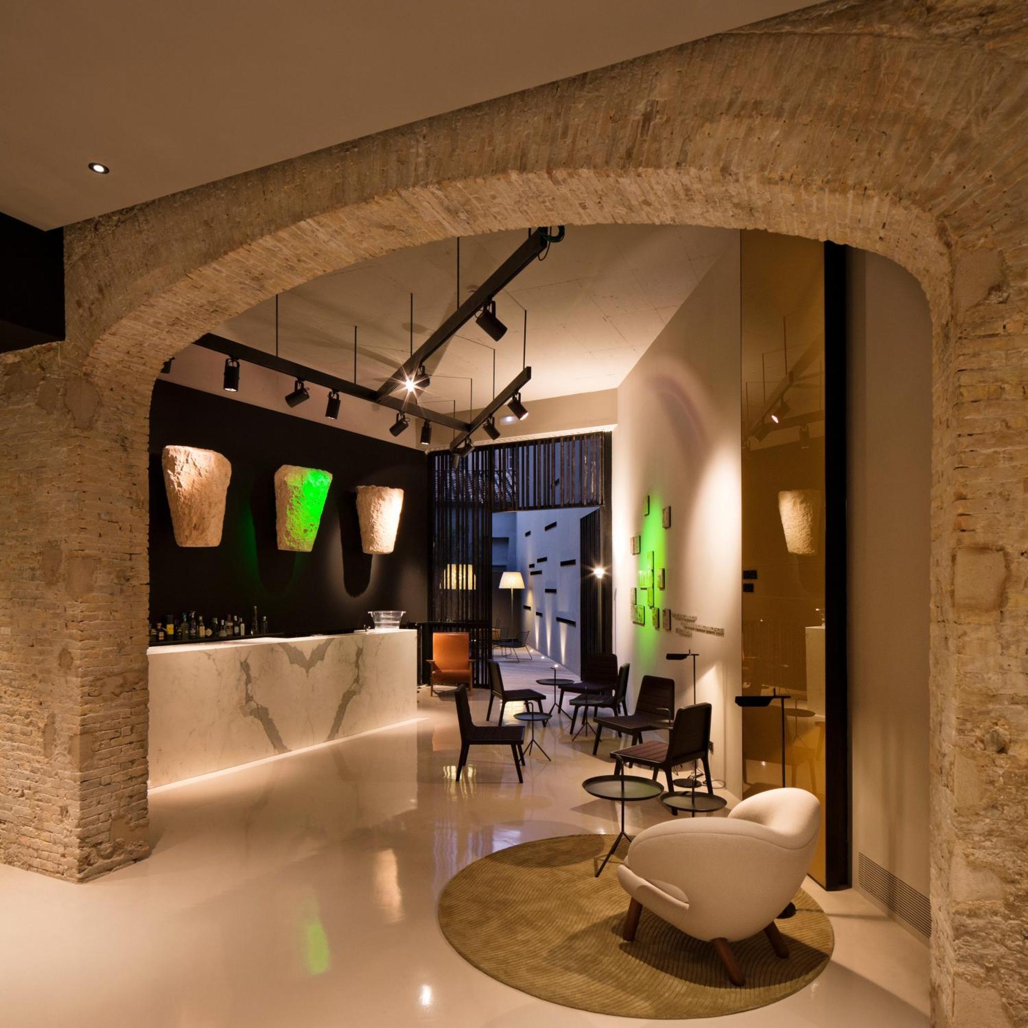 Caro Hotel Βαλένθια Εσωτερικό φωτογραφία The bar at the Hotel du Vin, Cheltenham