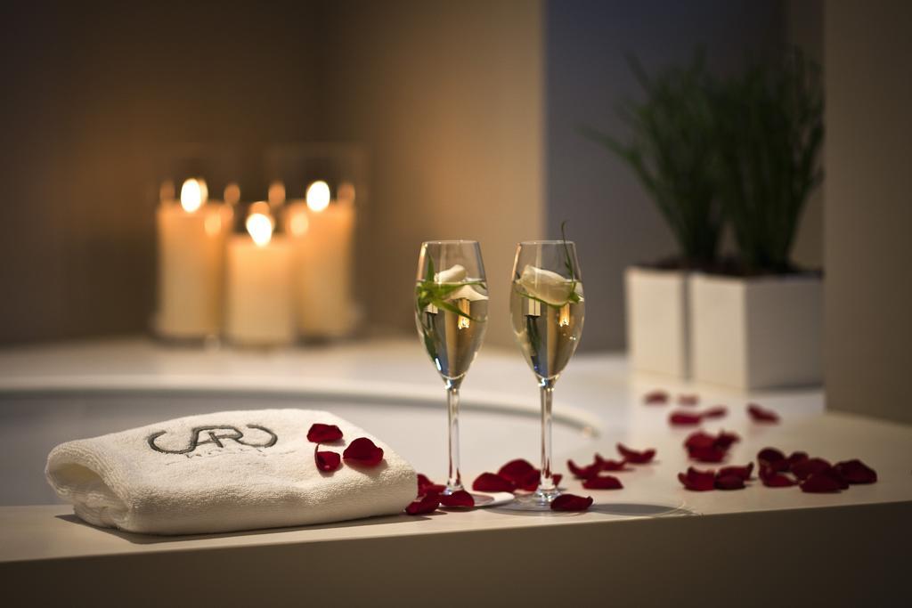 Caro Hotel Βαλένθια Εξωτερικό φωτογραφία A romantic bath