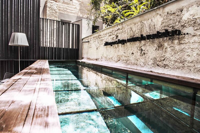 Caro Hotel Βαλένθια Εξωτερικό φωτογραφία The glass floor of the observation deck